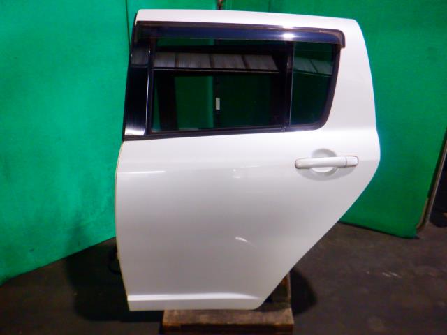 【中古】中古部品 スイフト ZC71S 左ﾘｱﾄﾞｱ 【3340140100-000213209913400】 11,435円