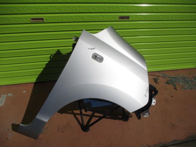 【中古】中古部品 ライフ JC1 右ﾌﾛﾝﾄﾌｪﾝﾀﾞｰ 【3310190100-001585428910600】