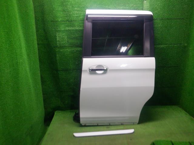 【中古】中古部品 スペーシア MK42S 左ﾘｱﾄﾞｱ 【3330420100-230227000113400】｜e-cleマート