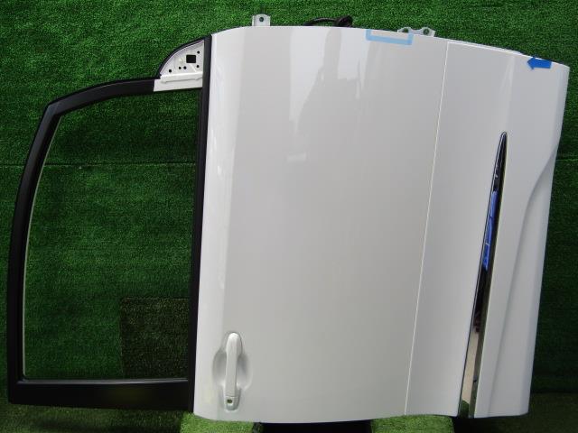 【中古】中古部品 ノア ZWR80G 右フロントドア 【3330200100-220358000013100】|e-cleマート