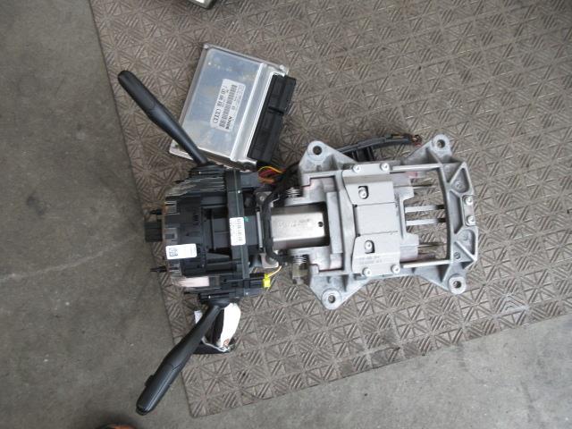 【中古】中古部品 アウディ A4 8EALT ｴﾝｼﾞﾝｺﾝﾋﾟｭｰﾀｰ 【3310190100-001383400763100】