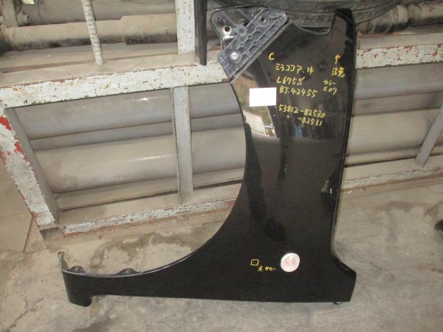 【中古】中古部品 ミラココア L675S 左ﾌﾛﾝﾄﾌｪﾝﾀﾞｰ 【3310160100-000004245510700】