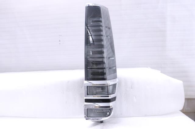 【中古】中古部品 ヴォクシー ZRR80W 右ﾃｰﾙﾗﾝﾌﾟ 【3260520000-230315501315500】｜e-cleマート