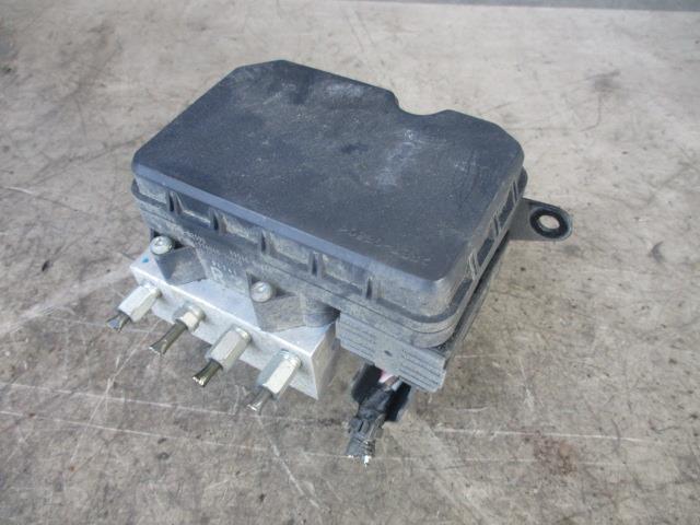 【中古】中古部品 ピクシススペース L575A ABSアクチュエーター 【3310190100-000233001242500】