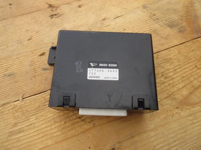【中古】中古部品 ムーヴ L175S A/Cｺﾝﾋﾟｭｰﾀｰ 【3310190100-001216539563900】