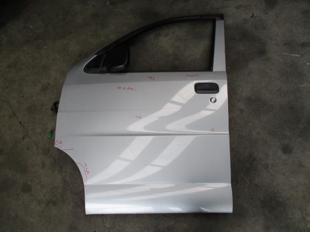 【中古】中古部品 ハイゼット S200V 左ﾌﾛﾝﾄﾄﾞｱ 【3310190100-001370413013200】