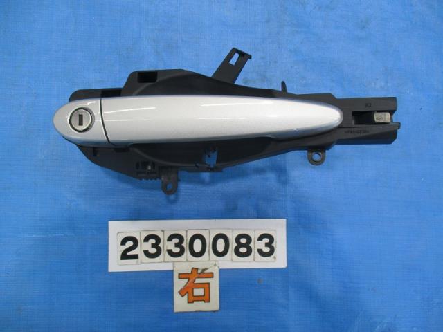 【中古】中古部品 BMW 3シリーズ VA20 ｱｳﾀｰﾊﾝﾄﾞﾙ 【3310040100-000233008317250】