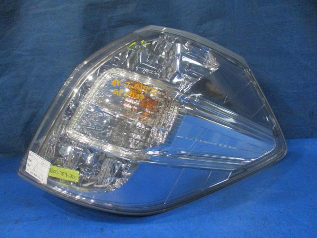 【中古】中古部品 フィットシャトル GP2 右ﾃｰﾙﾗﾝﾌﾟ 【3310160100-000004177215500】