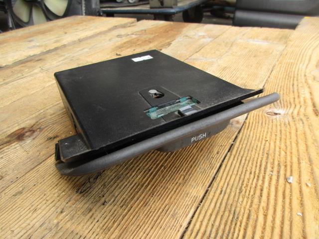 【中古】中古部品 ボルボ 70シリーズ 8B5244K 灰皿 【3310190100-001271681970250】