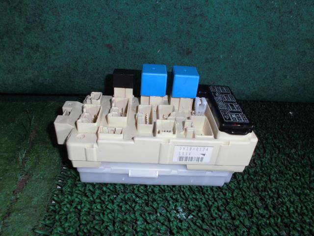 【中古】中古部品 キックス H59A ﾋｭｰｽﾞﾎﾞｯｸｽ 【3330370100-000233009667800】
