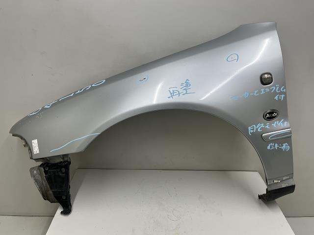 【中古】中古部品 アウディ A4 8DADR 左ﾌﾛﾝﾄﾌｪﾝﾀﾞｰ 【3310070100-000697741610700】