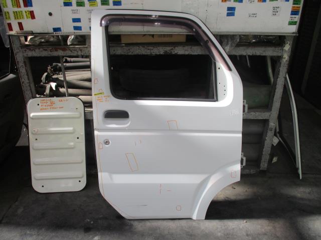 【中古】中古部品 キャリィ DA63T 右フロントドア 【3310160100-000004253713100】