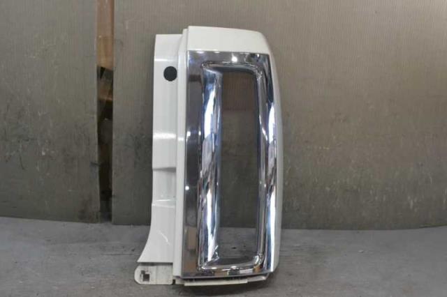 【中古】中古部品 エルグランド E51 右ﾃｰﾙﾗﾝﾌﾟ 【3310580000-230416000715500】