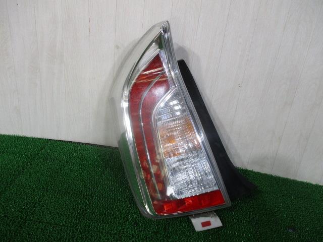 【中古】中古部品 プリウス ZVW30 左ﾃｰﾙﾗﾝﾌﾟ 【3310190100-000233006315600】