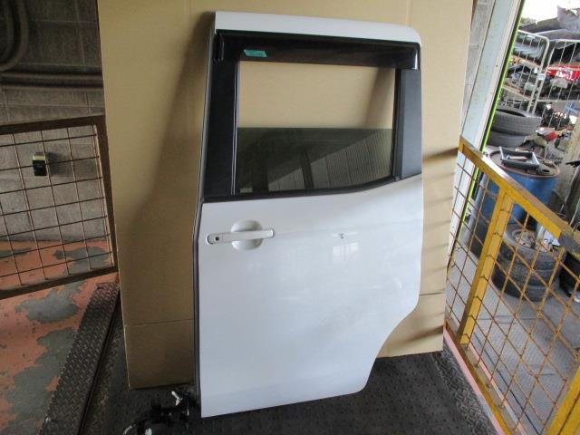 【中古】中古部品 デイズルークス B21A 左ﾘｱﾄﾞｱ 【3310190100-001464530713400】