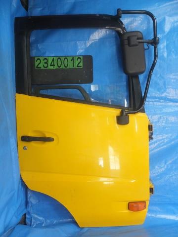 【中古】中古部品 UD日産大型車 GK4XAB 右ﾌﾛﾝﾄﾄﾞｱ 【3310040100-000234001213100】