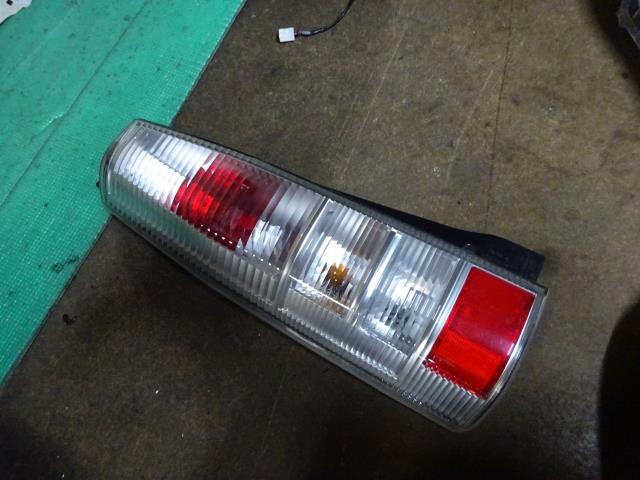 【中古】中古部品 ワゴンＲ MH22S 左ﾃｰﾙﾗﾝﾌﾟ 【3310410000-000223085415600】