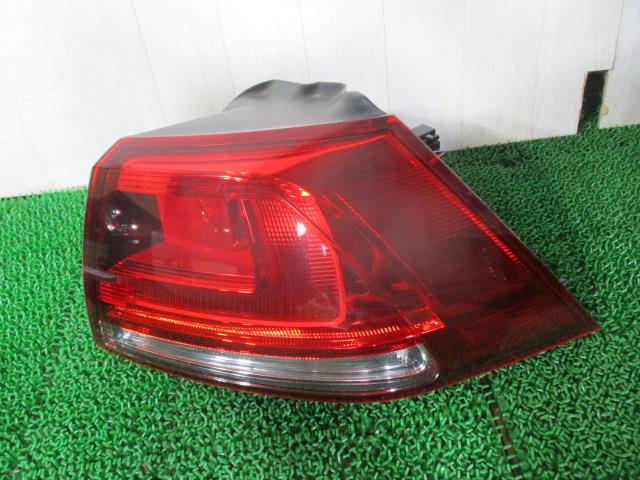 【中古】中古部品 VW ゴルフ 右ﾃｰﾙﾗﾝﾌﾟ 【3310190100-000233003815500】