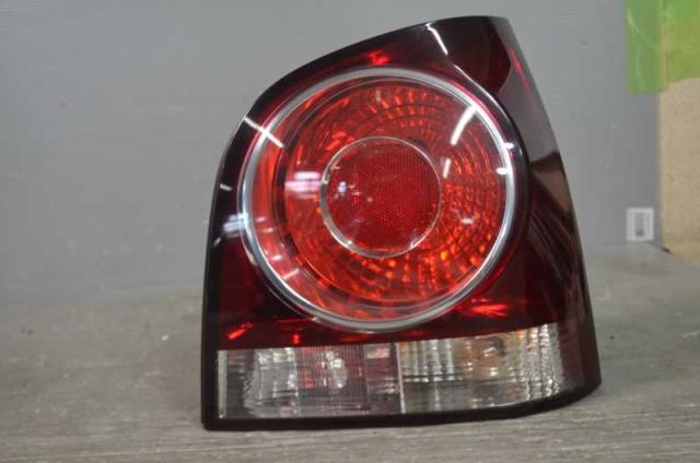 【中古】中古部品 VW ポロ 9NBKY 右ﾃｰﾙﾗﾝﾌﾟ 【3310580000-230501000315500】｜e-cleマート 8,271円