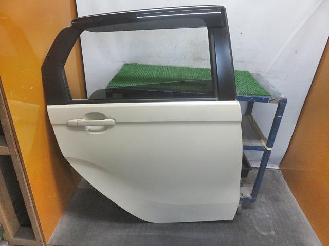 【中古】中古部品 Ｎ－ＷＧＮ JH1 右ﾘｱﾄﾞｱ 【3330380100-000035013513300】