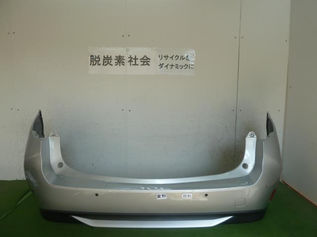 【中古】中古部品 カローラ ZWE211 ﾘｱﾊﾞﾝﾊﾟｰ 【3380050000-000034353615100】 17,265円