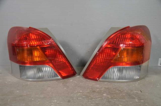 【中古】中古部品 ヴィッツ SCP90 右テールランプ 【3310580000-230511000315500】|e-cleマート
