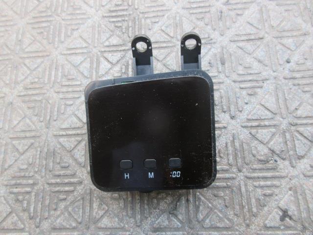 【中古】中古部品 クラウン JZS145 時計 【3310190100-001419841168050】