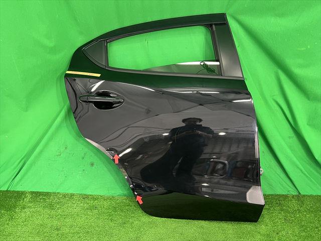 【中古】中古部品 デミオ DJ5AS 右ﾘｱﾄﾞｱ 【3330240100-002023561113300】