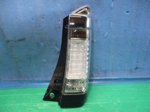【中古】中古部品 Ｎ－ＢＯＸ JF1 右ﾃｰﾙﾗﾝﾌﾟ 【3310220100-230419000115500】 6,482円