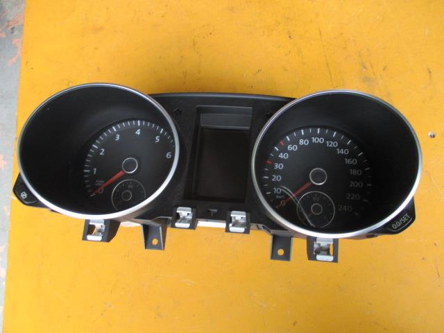 【中古】中古部品 VW ゴルフ 1KCAV ｽﾋﾟｰﾄﾞﾒｰﾀｰ 【3310190100-001701907161400】