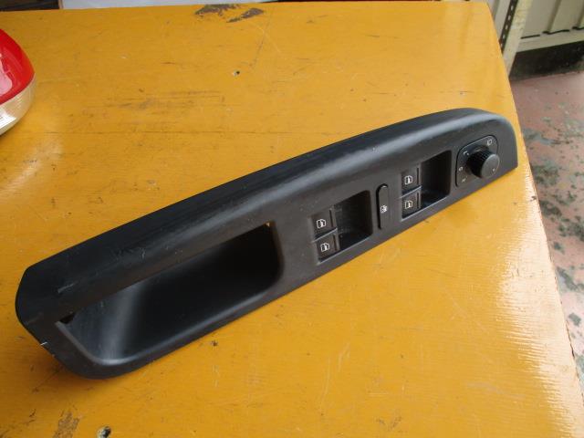 【中古】中古部品 VW ゴルフ 1KCAV パワーウインドウスイッチ 【3310190100-001701907561900】