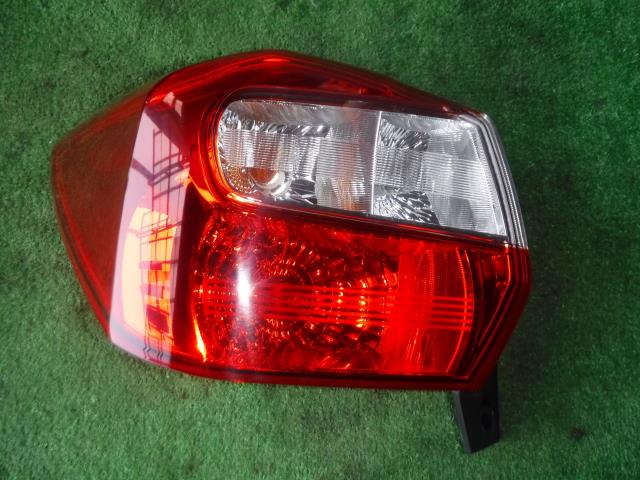 【中古】中古部品 インプレッサ GP3 左ﾃｰﾙﾗﾝﾌﾟ 【3330450100-230520000115600】
