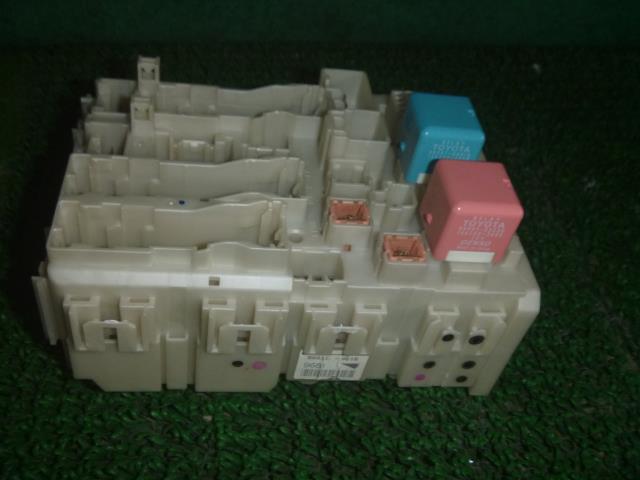 【中古】中古部品 ヴィッツ KSP90 ﾋｭｰｽﾞﾎﾞｯｸｽ 【3330370100-000233011867800】