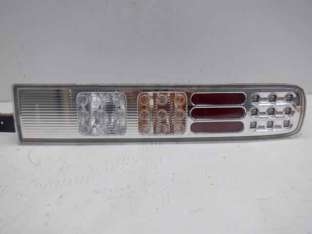 【中古】中古部品 キューブ YGZ11 右ﾃｰﾙﾗﾝﾌﾟ 【3310250100-000233002715500】