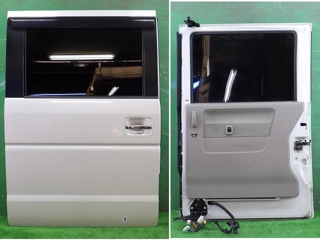 【中古】中古部品 エブリィ DA64W 右ﾘｱﾄﾞｱ 【3330150100-000023321213300】