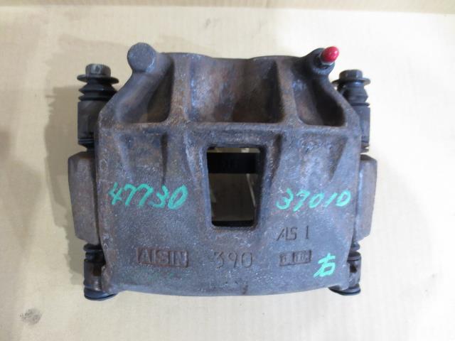 【中古】中古部品 ダイナ XZU308 右ﾌﾛﾝﾄｷｬﾘﾊﾟｰ 【3330460100-000001555444330】
