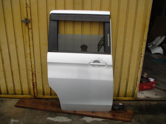 【中古】中古部品 スペーシア MK32S 右ﾘｱﾄﾞｱ 【3310190100-001584982713300】