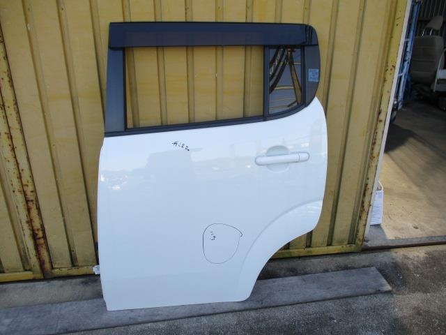 【中古】中古部品 ＭＲワゴン MF33S 左ﾘｱﾄﾞｱ 【3310190100-001645657913400】｜e-cleマート 15,761円