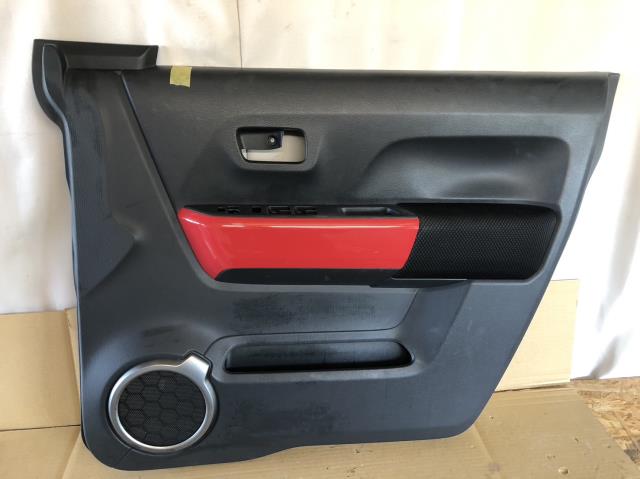【中古】中古部品 ハスラー MR31S 右ﾌﾛﾝﾄﾄﾞｱﾄﾘﾑ 【3330430100-230601000113150】