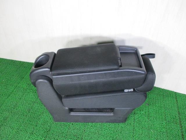 【中古】中古部品 セレナ GFC27 ｺﾝｿｰﾙﾎﾞｯｸｽ 【3310190100-000233008277100】