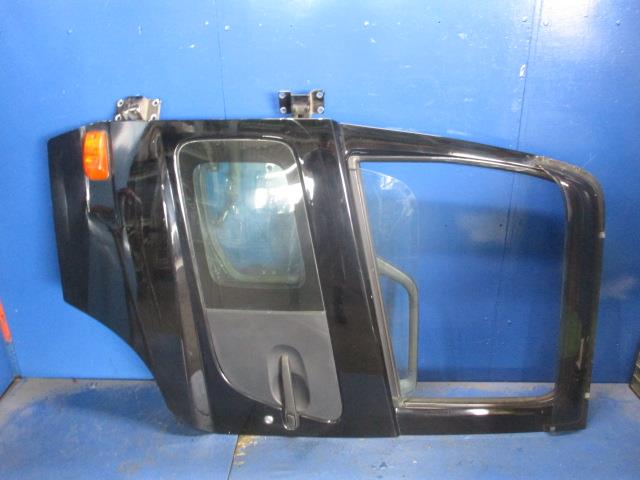 【中古】中古部品 UDトラクター GK6XAB 左ﾌﾛﾝﾄﾄﾞｱ 【3310270100-000013574513200】