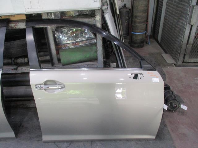 【中古】中古部品 カローラアクシオ NKE165 右ﾌﾛﾝﾄﾄﾞｱ 【3310160100-000004272513100】