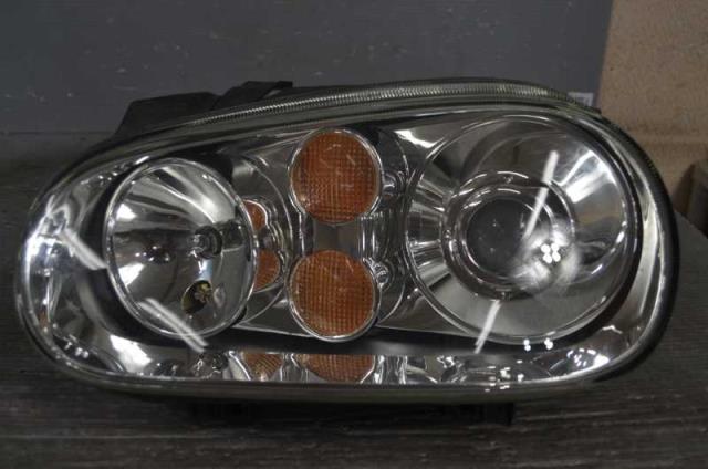 【中古】中古部品 ボルボ 50シリーズ MB5244 左ﾍｯﾄﾞﾗﾝﾌﾟ 【3310580000-230615000810900】