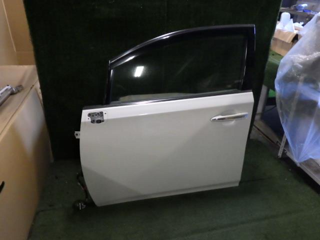 【中古】中古部品 ＳＡＩ AZK10 左ﾌﾛﾝﾄﾄﾞｱ 【3260460000-230510000213200】