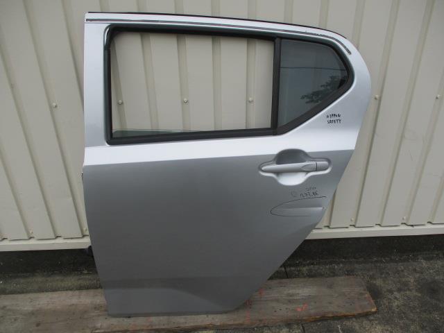 【中古】中古部品 ミライース LA350S 左ﾘｱﾄﾞｱ 【3310190100-000233009713400】
