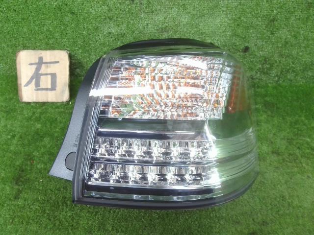 【中古】中古部品 レクサス HS ANF10 右ﾃｰﾙﾗﾝﾌﾟ 【3330990100-230327000215500】