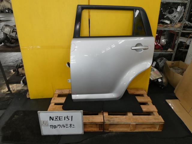 【中古】中古部品 カローラルミオン NZE151N 左ﾘｱﾄﾞｱ 【3331010600-230509000713400】