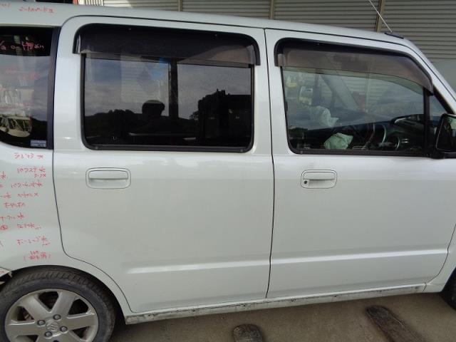 【中古】中古部品 ワゴンＲ MH21S 右ﾘｱﾄﾞｱ 【3340030100-414582000013300】