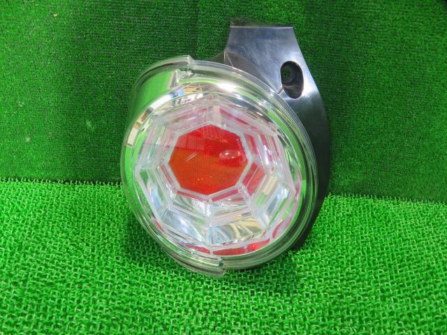 【中古】中古部品 キャスト LA260S 左テールランプ 【3330900100-000023038315600】