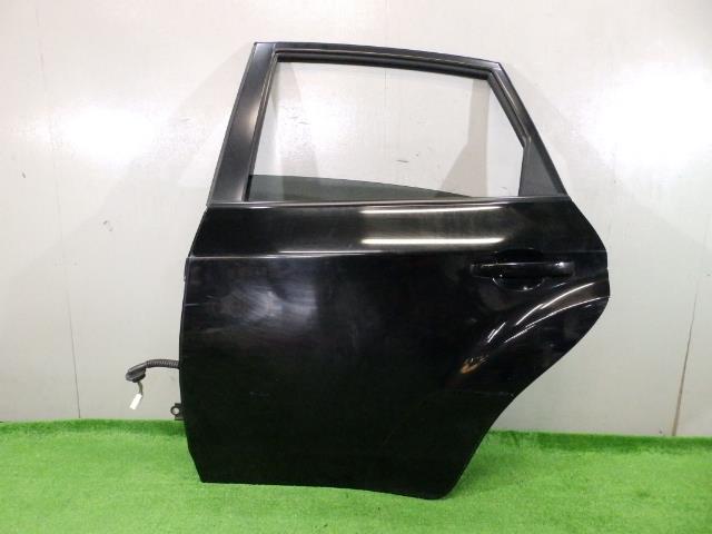 【中古】中古部品 インプレッサ GRF 左ﾘｱﾄﾞｱ 【3260250000-000023075913400】